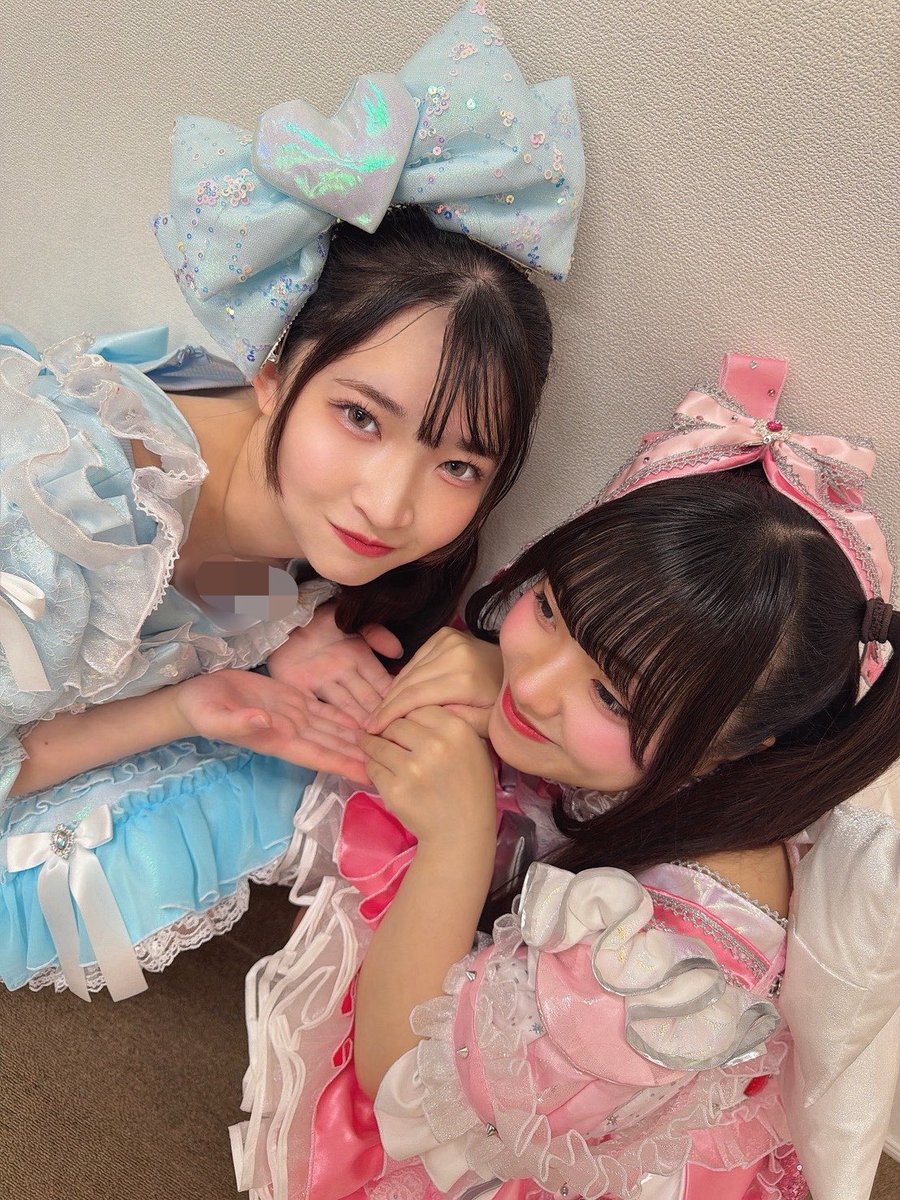 osuzu_dams's tweet photo. メンバーのさらねちゃんにお手してもらった🐶

超可愛いって言って？？🩵🩷

 #とうふぁん  #アイドル  #アイドル衣装体験  #ヒロイン日和  #HikarinoCraft さん  #被写体 https://t.co/QRbQJQY2kD