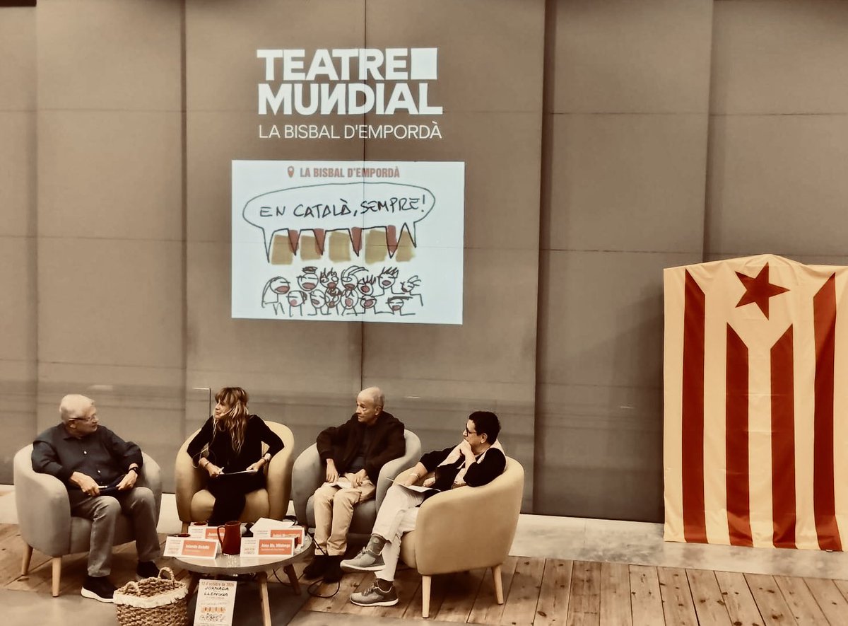 iolandabatalle's tweet photo. EL CATALÀ, SEMPRE!
Amb la bona gent de la Bisbal d’Empordà hem compartit aquesta primera jornada per la llengua avui 12 d’octubre. Celebrem el català i celebrem Pedrolo. RADICALMENT, LA LLIBERTAT. https://t.co/rpOaC1w25f