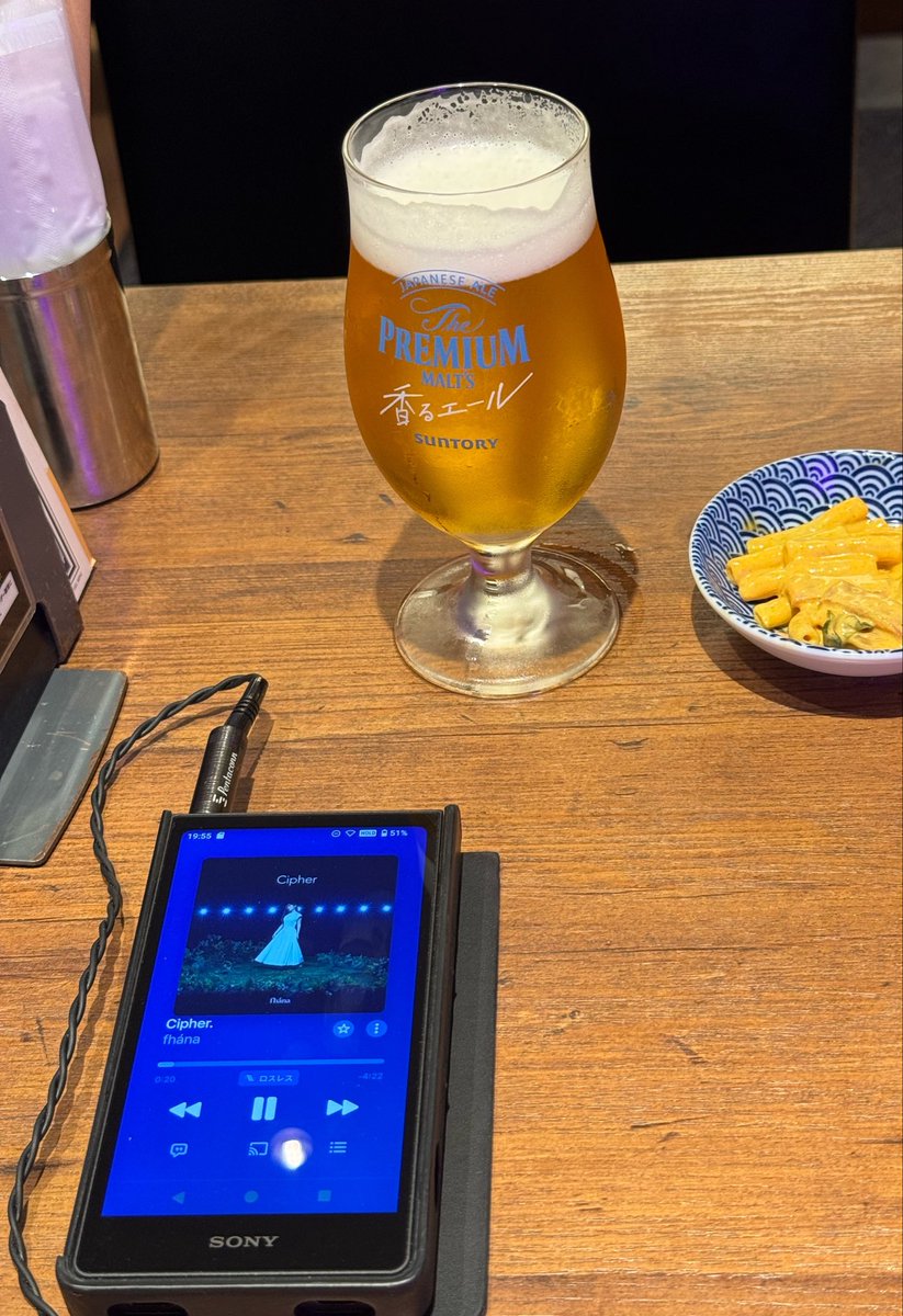 tossy_white's tweet photo. 今日のライブ、控えめに言っても最高だった。fhánaは初参戦だったけど、とても暖かい感じがした。次が楽しみ‼️
ライブで踊って使った体力をチャージしてから帰りましょ。

#fhána
#fhána_Worldlines https://t.co/rqoZNkzzoM