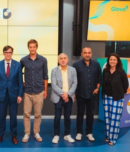 Accountable2019's tweet photo. El sinvergüenza de UGT fue a apoyar a

-la embajada de Israel cuando empezó el genocidio

-la empresa Glovo tras ser multicondenada contra los trabajadores

-a Feijóo en Congreso UGT

-a la patronal convocando juntos 10 minutos de parón por DANA https://t.co/0SUWdDxkJh