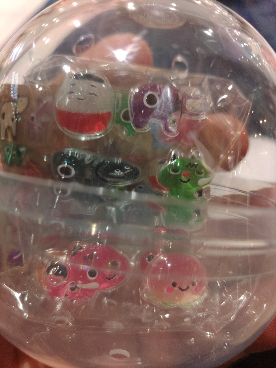 GAU0086's tweet photo. 姪っ子が好きな赤べこのシールのガチャ見つけたので回したらマルマインが入ってた https://t.co/Pf355F8Iaz