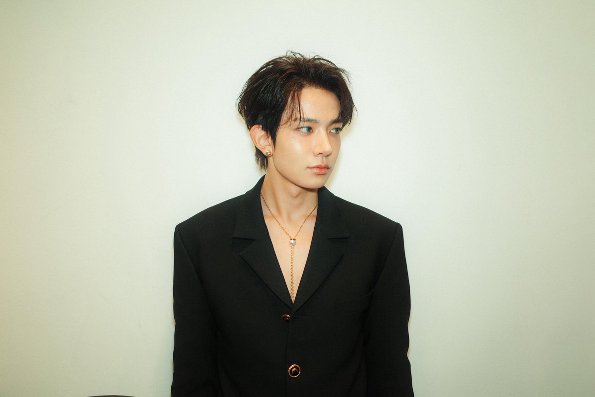evanspopbase's tweet photo. #EVAN is nominated for a total of 3 categories for the 2026 MAMA Awards

— FANS’ CHOICE MALE
— BEST NEW ARTIST 
— ARTIST OF THE YEAR with VISA
#에반 #희승 #HEESEUNG https://t.co/G6HpC1milS