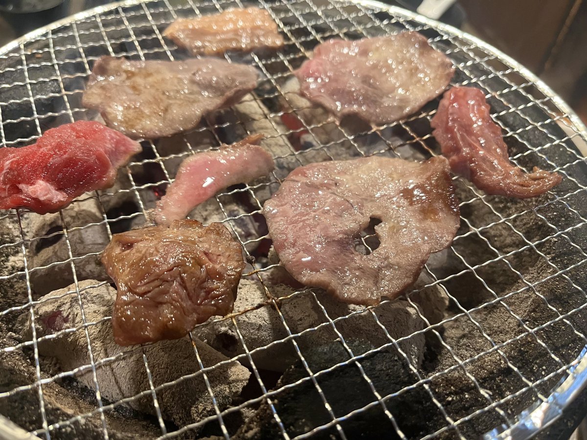 M4ple_Real's tweet photo. 食べ過ぎて動けない、、 https://t.co/hdEx5oxdCV