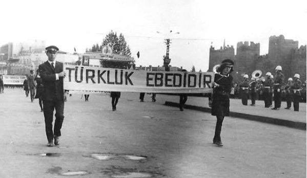 xmilitarist's tweet photo. Taş kırılır, tunç erir ama Türklük ebedidir. https://t.co/bpvDDq6hLU