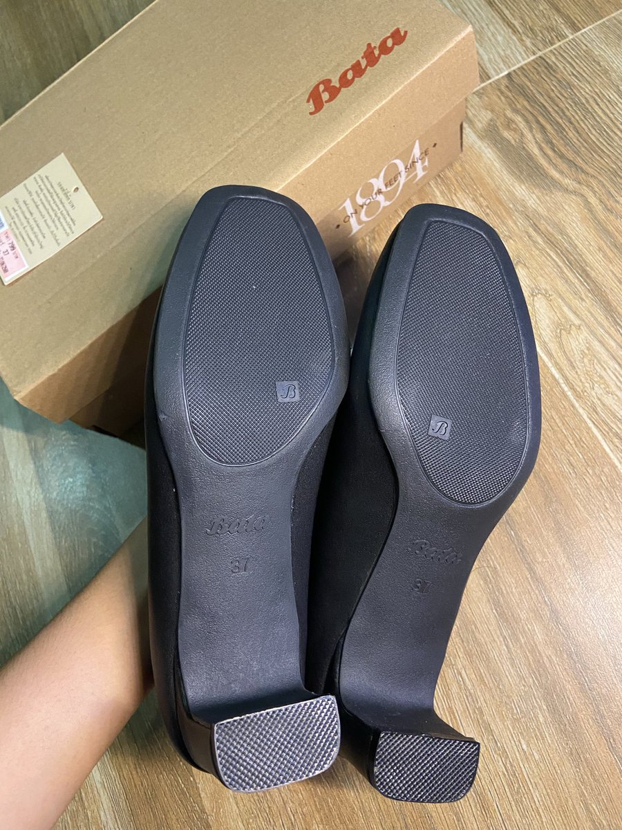 neverlie_never's tweet photo. ส่งต่อรองเท้าคัชชู bata  430.- มีกล่อง
ซื้อมาผิดไซส์ค่ะ size 37/ 23.5 cm
สูง 2 นิ้ว สีดำ ใหม่ปุดๆๆๆๆ

#ส่งต่อ #ส่งต่อรองเท้า #ส่งต่อของมือสอง #รองเท้า #รองเท้าส้นสูง #รองเท้ารับปริญญา #ส่งต่อเสื้อผ้ามือสอง  #รองเท้าbata #รับปริญญา https://t.co/LKT2xUgi8K