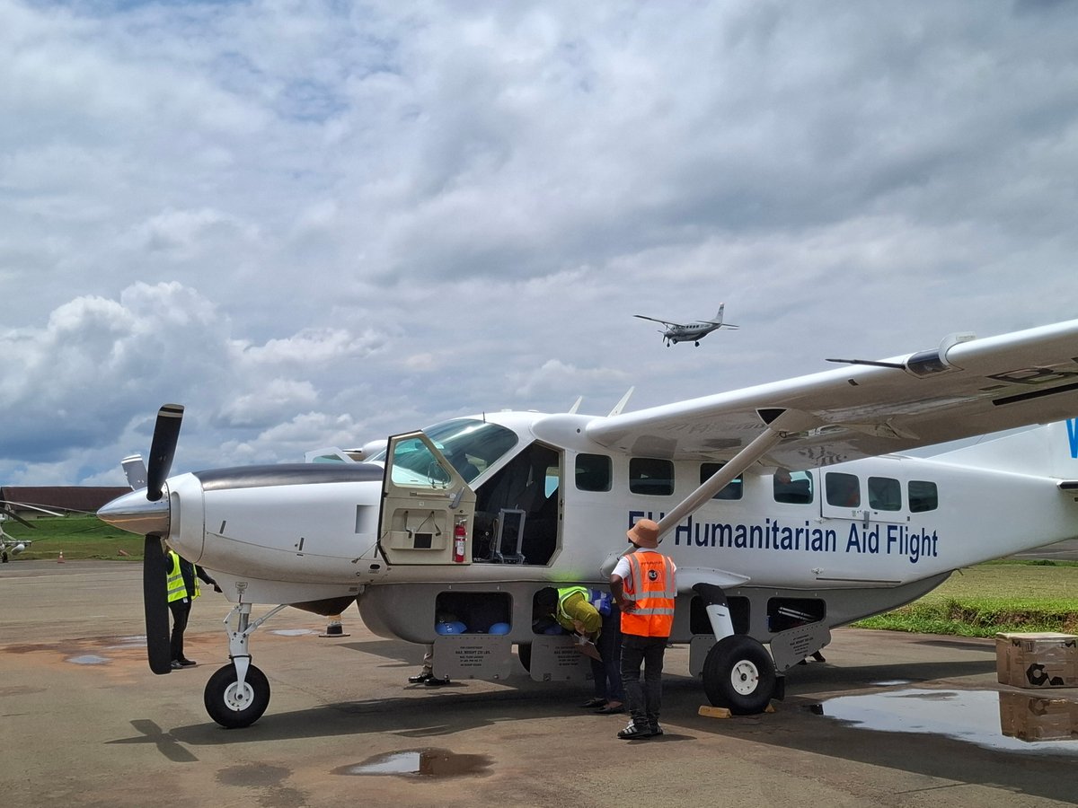 WFP_UNHAS's tweet photo. Overcoming the challenges of a short runway in #Shabunda 🇨🇩 and harsh rainy-season weather, the @WFP-managed EU Humanitarian Aid Flight🇪🇺 Cessna Caravan carried out an inaugural flight to the area.

The operation delivered 1,200 kg of medicines and medical equipment for @WHO ✈️📦 https://t.co/tWsgMx2av7