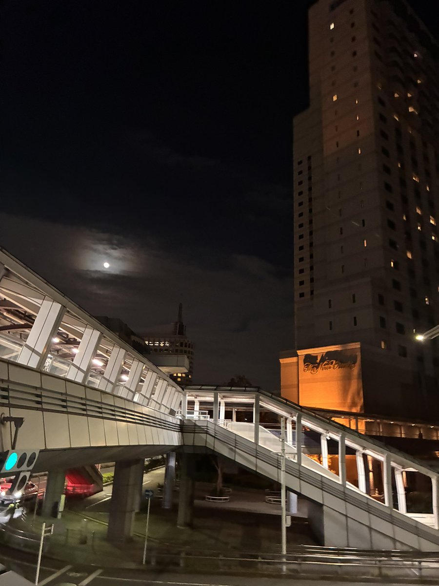 nomuc09's tweet photo. 9月25日の月！ﾟ🌕𝕞𝕠𝕠𝕟✨️

写真は幕張メッセの近くです。
千葉の方面は家から遠いです。 https://t.co/FumZR38Pto