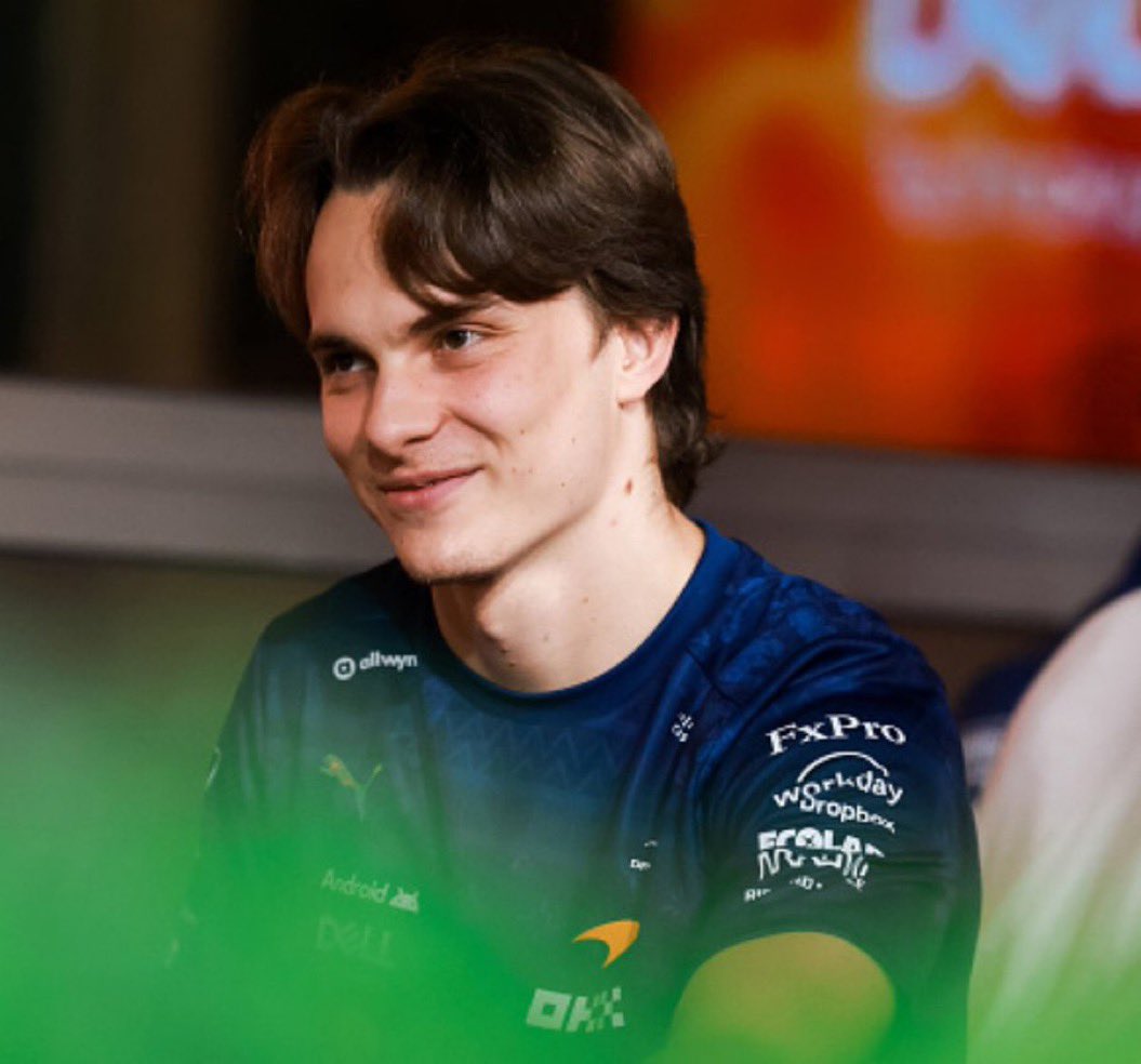 hOPium81's tweet photo. rip the beautiful long hair run 💔 i know it’s getting chopped off the second he gets to monaco https://t.co/87TATpyFF1