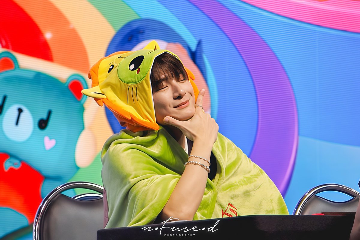 FUSiiZAA's tweet photo. เท่ครับ

#GMMTVFANIVAL2026HappyFamilyxKS
#KristPerawat https://t.co/cJiUnTOyYb