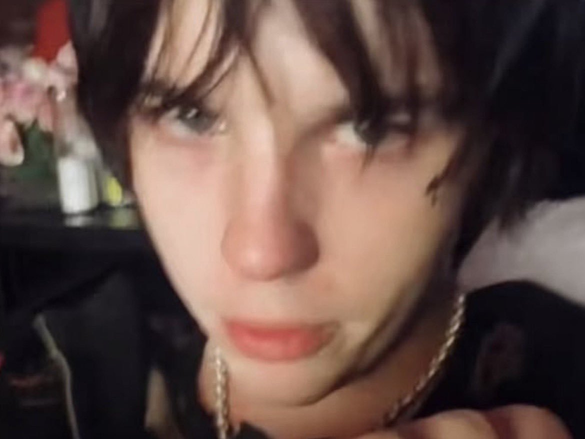 offthacid's tweet photo. he CAN look cute at times. https://t.co/IYhClV98bn