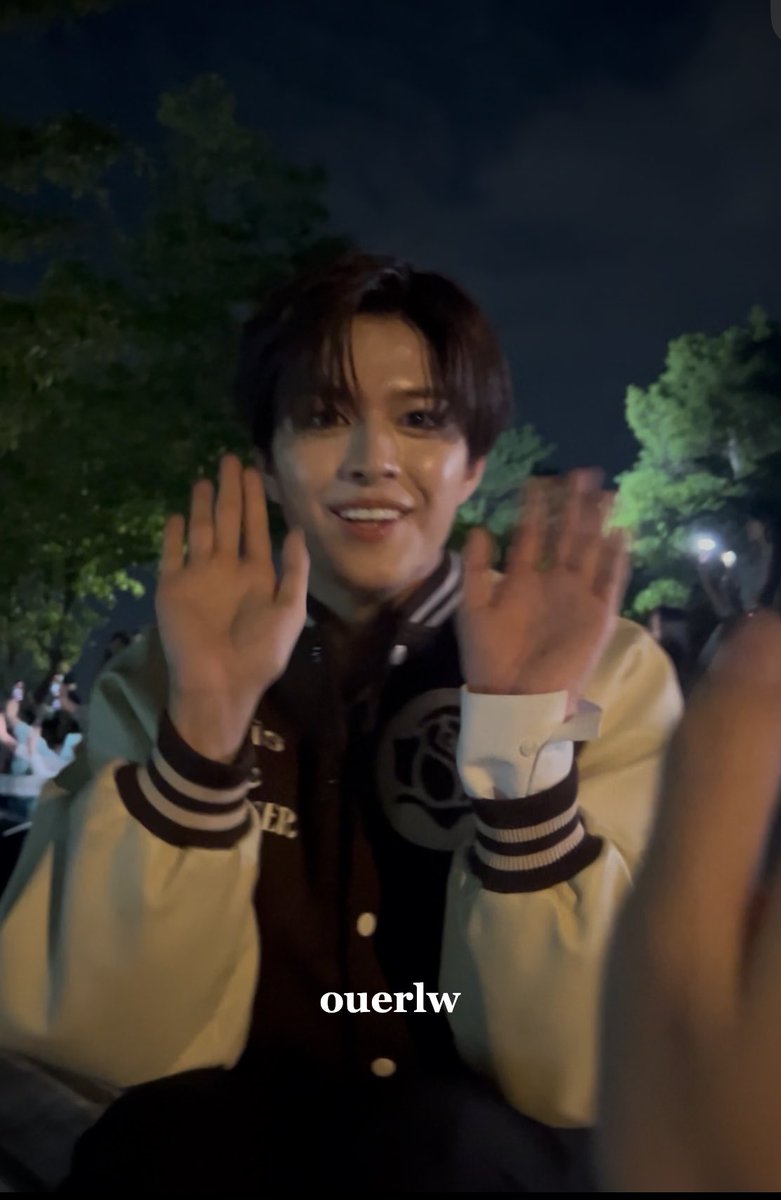 ouerlw's tweet photo. 코 앞에 천사가 털썩 주저 앉은 빅이벤트♡ 발생

#테루 #TERU https://t.co/JTzgPy9Cqb