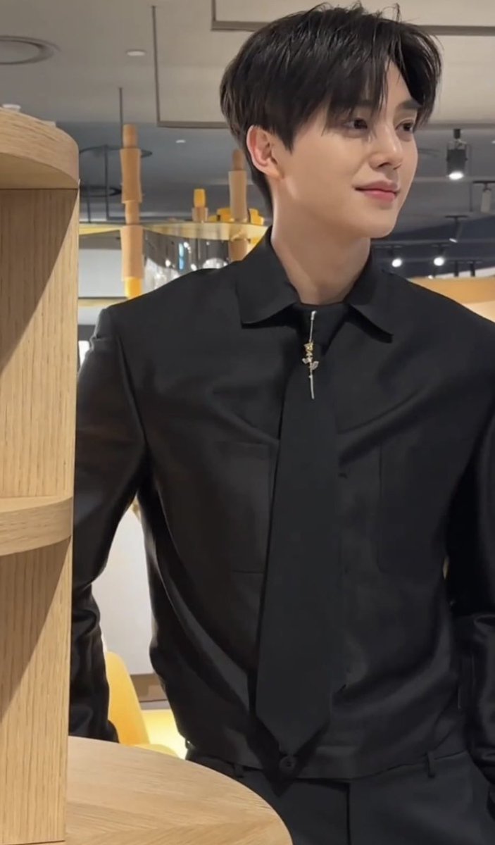 opehqq's tweet photo. CAN’T TAKE MY EYES OFF HIM💖✨ https://t.co/I9XagDikH3