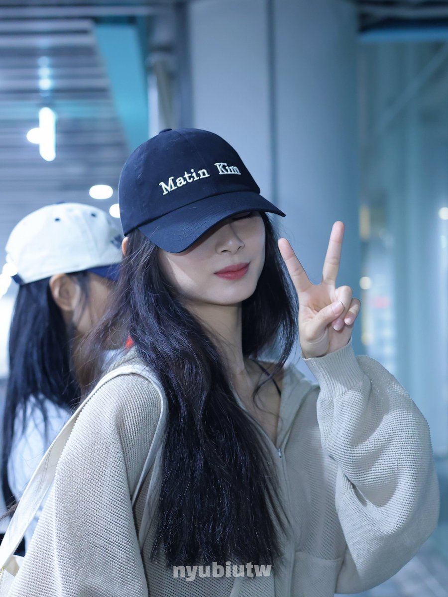 nyubiutw's tweet photo. 261012 쯔위 입국
✌🏻✌🏻回來韓國了

#TWICE #트와이스 #トゥワイス 
#TZUYU #쯔위 #子瑜 #ツウィ https://t.co/8QBGDvQiH5