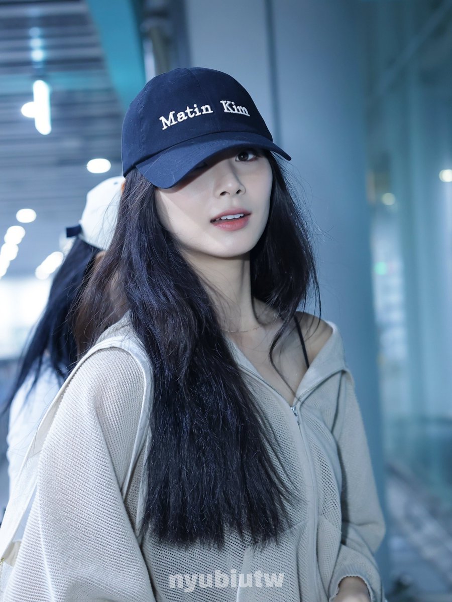 nyubiutw's tweet photo. 261012 쯔위 입국
✌🏻✌🏻回來韓國了

#TWICE #트와이스 #トゥワイス 
#TZUYU #쯔위 #子瑜 #ツウィ https://t.co/8QBGDvQiH5