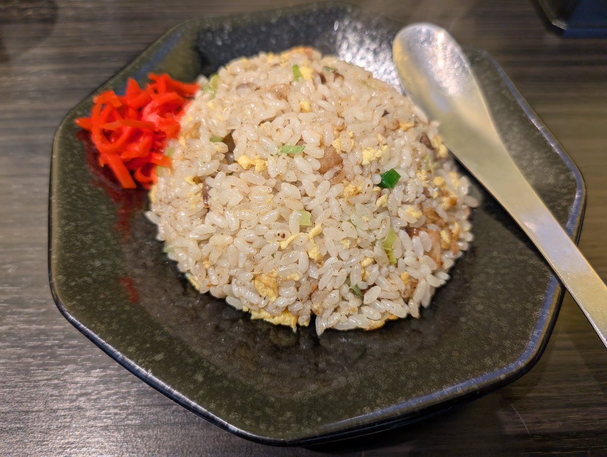 sapbeerlove's tweet photo. 麺屋大地
味噌ラーメン　1000円　やさい150円　大盛り　セットミニチャーハン450円
やさいトッピングの山盛りやさいがウマい！
スープなみなみで満腹ウマい！！ https://t.co/ObXNFGKQCB