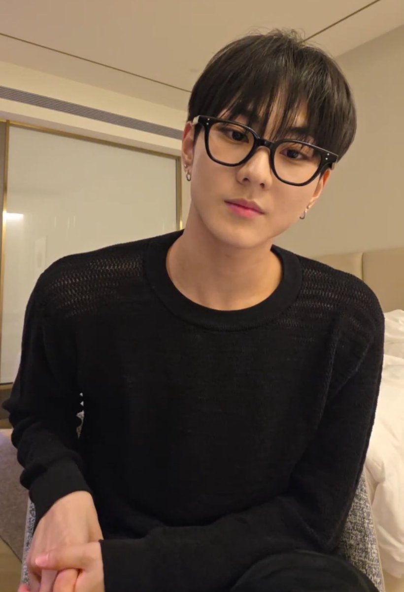 kamitonazsa's tweet photo. 양주넌이랑 진대하는데
자꾸 잘못 하나하나 따져들면서 머라하길래
누나: 미안하다고했잖아 내가뭐반성문쓰는것도아니고 그렇게 하나하나 따져가면서 얘기해야돼?
라고했는데
좀 곰곰이 생각하더니

진짜 반성문 쓸래요? < 이럼
(반성문쓰는거보면 화풀릴것같아서한말) https://t.co/FU84cyCLnu