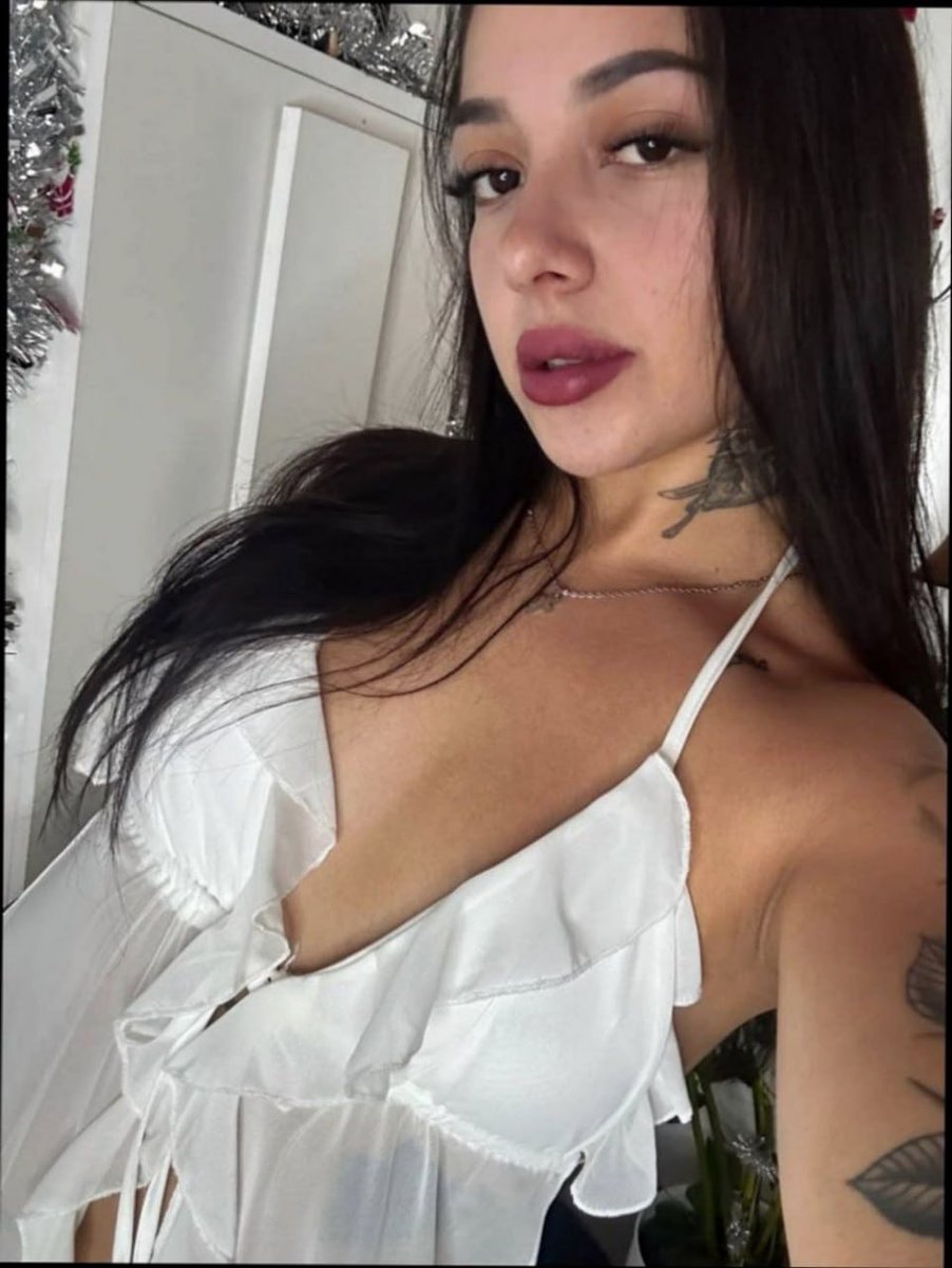 Siennaif's tweet photo. am i your type? https://t.co/AlBi3a4S7P