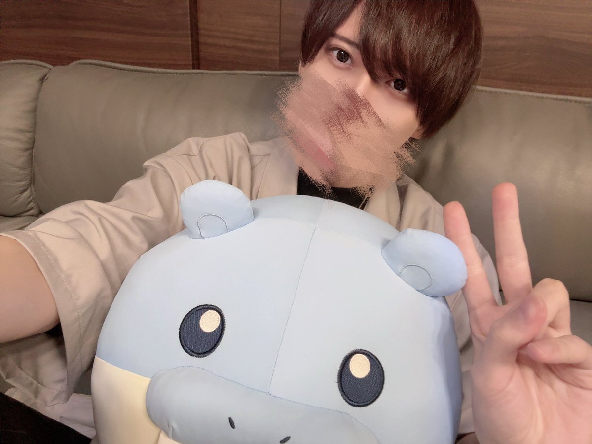 eMu_pika's tweet photo. めちゃくちゃオフモードですが元気にしてます✌️
自撮りの仕方は忘れました https://t.co/5sA8xlLzRi