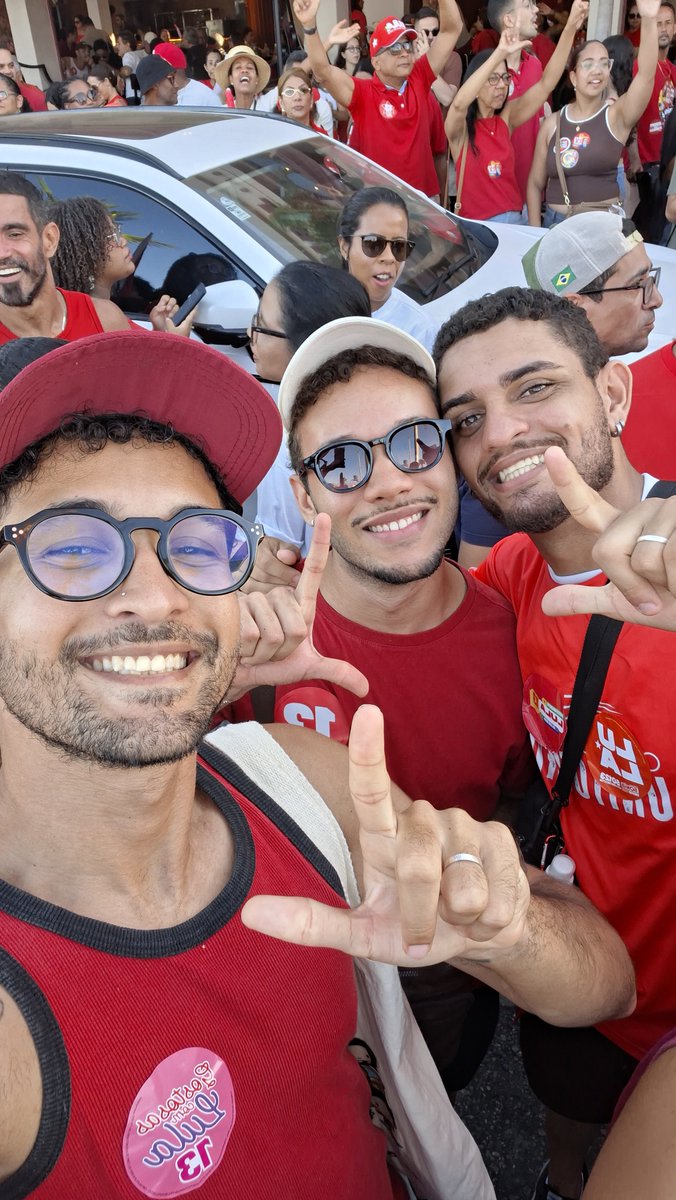 denipicx's tweet photo. Gente sério vão para rua eh tão lindo  união faz sim a diferença VAO PARA RUA #LULA13JÁ #ptsergipe https://t.co/vDRItgpr7K