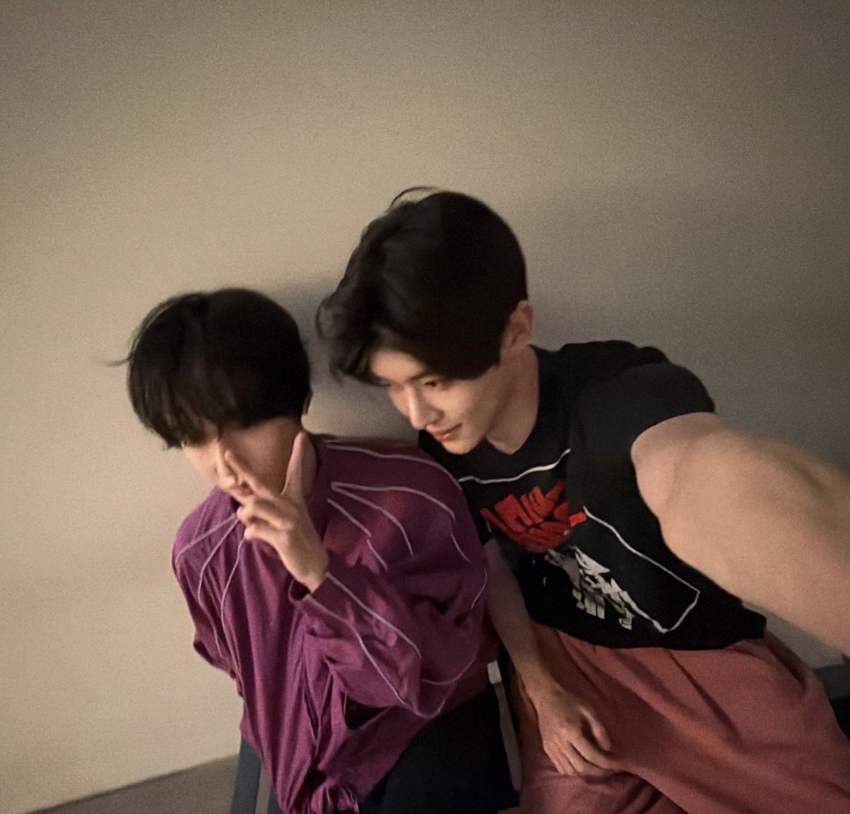 tokuno_u_'s tweet photo. 연말 콜라보하나? https://t.co/6IEyLcCX0z