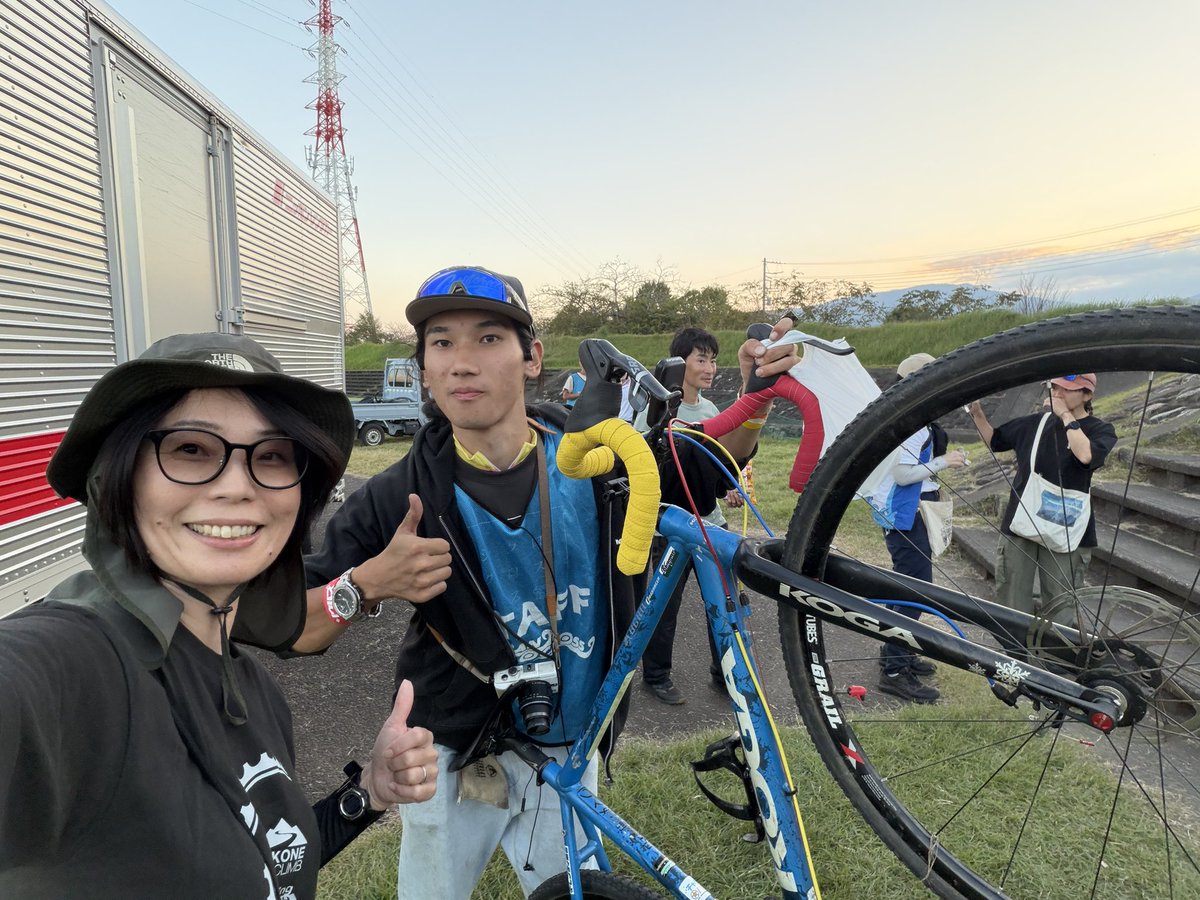hanadakyoko49B's tweet photo. 背中も撮ってみたら
「あ。自転車も一緒に撮って」
ですってさ(*´꒳`*) https://t.co/uWAZmeZSFa