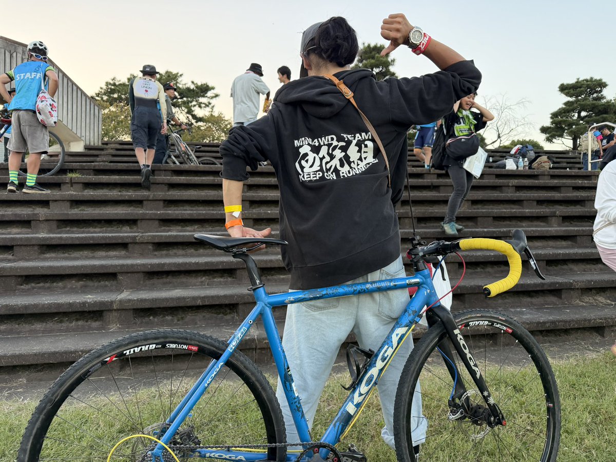 hanadakyoko49B's tweet photo. 背中も撮ってみたら
「あ。自転車も一緒に撮って」
ですってさ(*´꒳`*) https://t.co/uWAZmeZSFa
