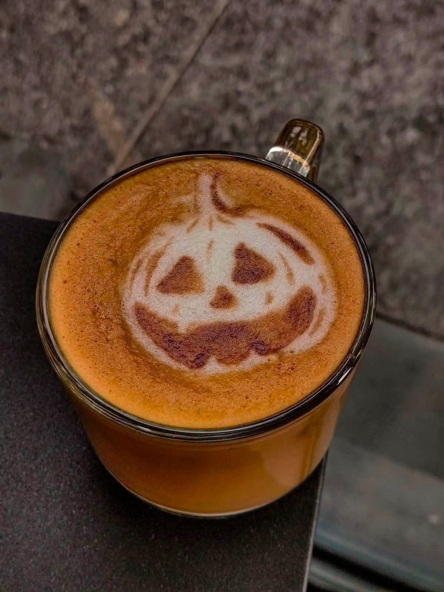 thespookygirll's tweet photo. October state of mind https://t.co/j9EcW9lrRi