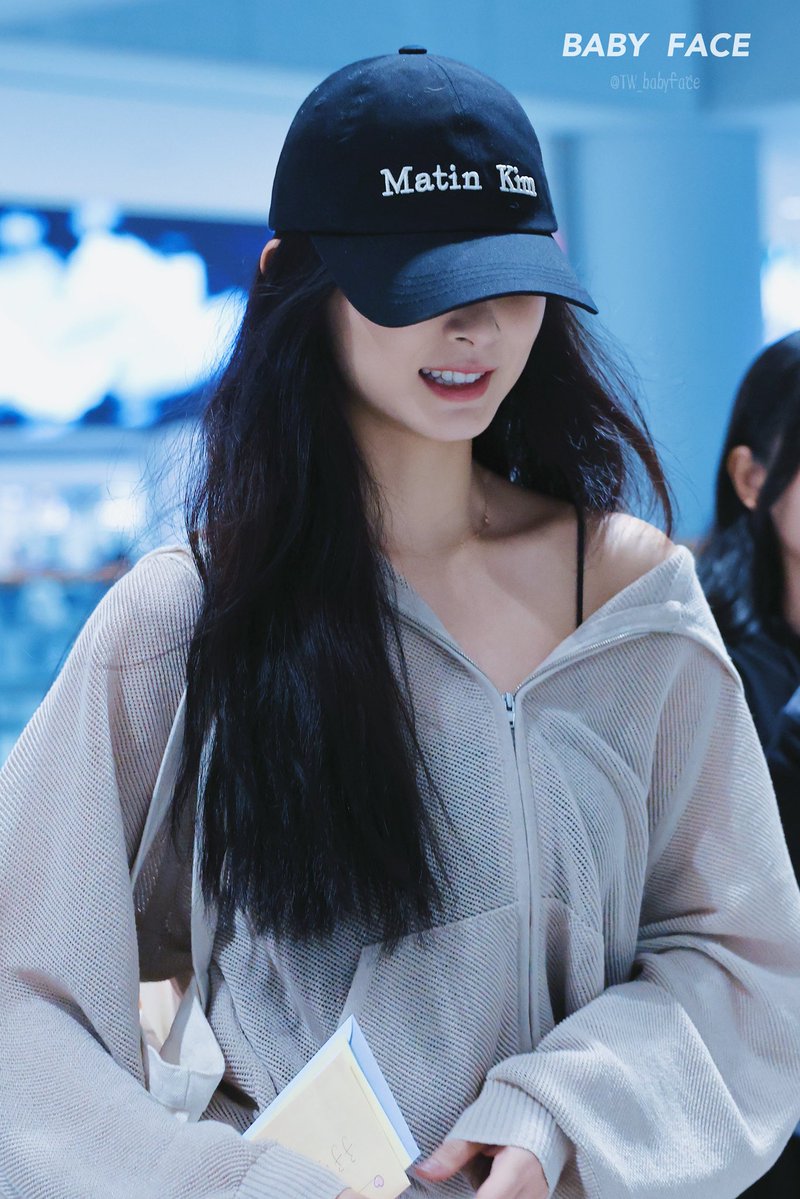 TW_babyface's tweet photo. 쯔위 이뻐여💜
#周子瑜 #TZUYU https://t.co/WEu60jWUUU