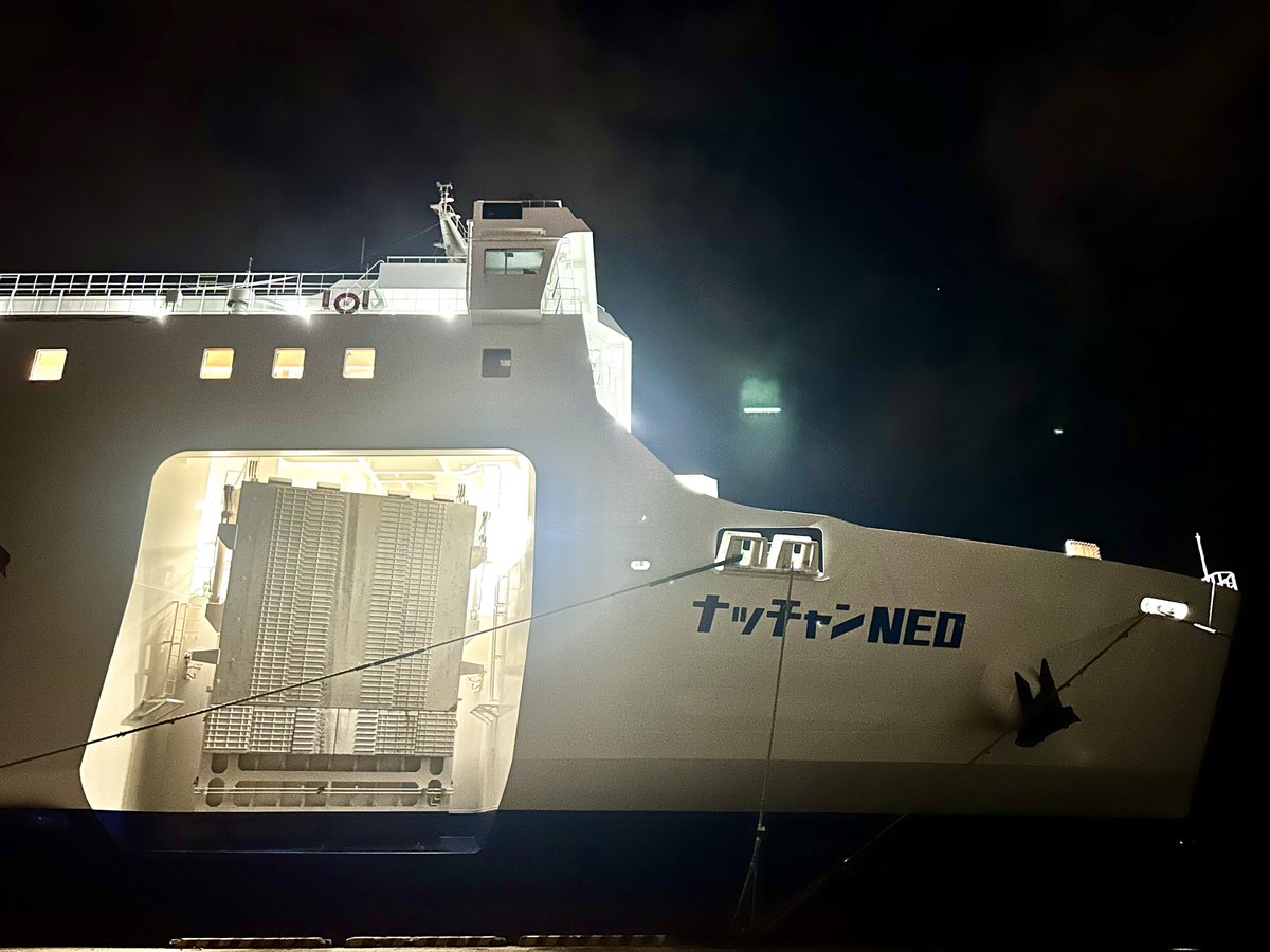 memememorii's tweet photo. 北埠頭にいるナッチャンNEOに会いにきた🛳🌕
力強いおフネですね！！！ദ്ദി ˃ ᵕ ˂ ) https://t.co/tEzU4IhZTf