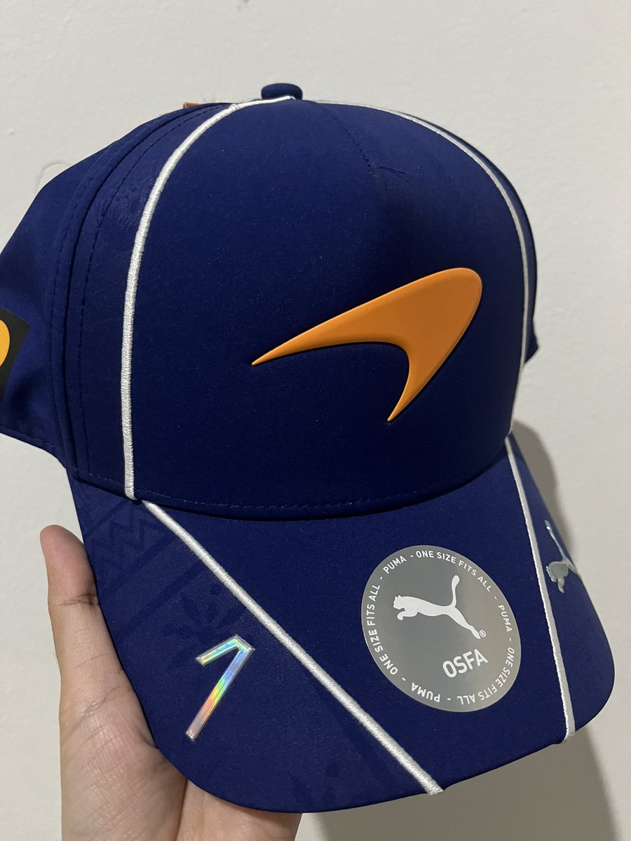 itsrosbrg's tweet photo. GUYS IT HAS ARRIVED!!! Oh my gosh i just realized the chrome and then combined with the pattern, wow the details are so beautiful i am in love 🥺🔥 https://t.co/WaD3tKULfE