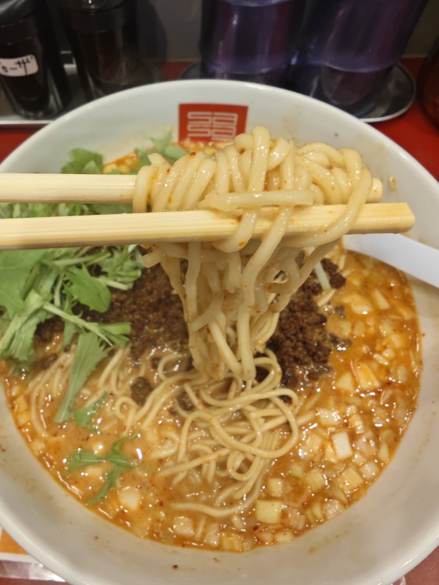 ajiware_osaka's tweet photo. ラーメン屋に必要なのは、チャーシューより優しさだった。

京橋ササラの担々麺を食べに来たのに、心を掴まれたんは紅生姜たまご丼。

濃厚なラーメンを中和する優しさ。チャーシュー丼の胃袋への集団攻撃とは大違い。

人間関係も、肉で殴るより優しさやな。 https://t.co/uUUAAd1XbI