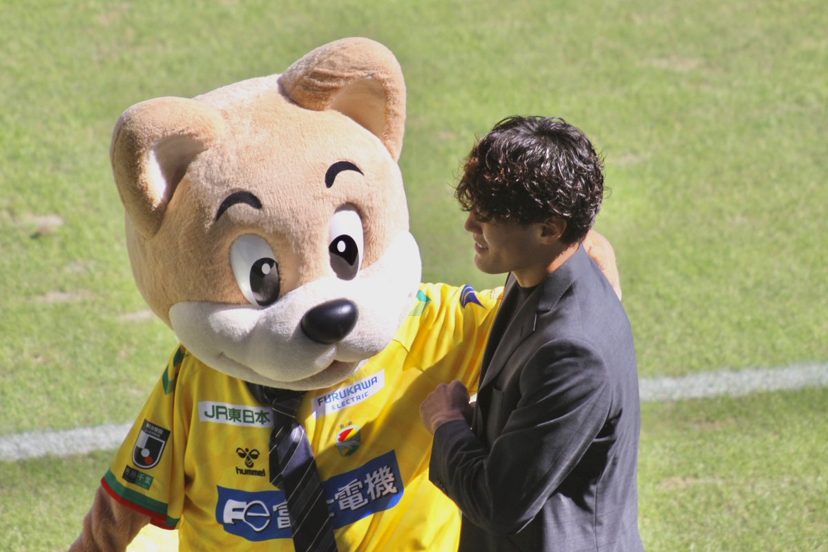 ma_jef4's tweet photo. この角度だけでイケメンってイケメンなんですよね？(スーツ写真ぜんぜん進まない) https://t.co/YXgPrD29L2