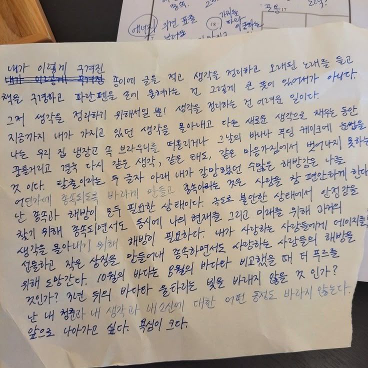 binJyouandme's tweet photo. -에게
디지털 텍스트가 난무한 요즘 손편지가 좋아 좋은 문장들을 하나 둘 모으다 보니 독서에 빠지게 되었어요

저랑 함께 서두를 열어주실 소녀분들을 살포시 구해봐도 될까요?
예쁘고 좋은 문장들을 담은 책들을 좋아해요
글이라면 다 좋아하는 것 같아요
#독서계 #독서계트친소 #독서계_트친소 https://t.co/5Hq5LqSnQF