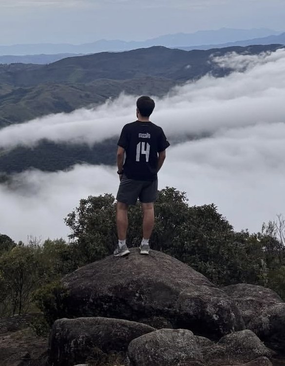 9eyer's tweet photo. Missionário acima do mar de neblina, 2026 https://t.co/SUouGakXHj
