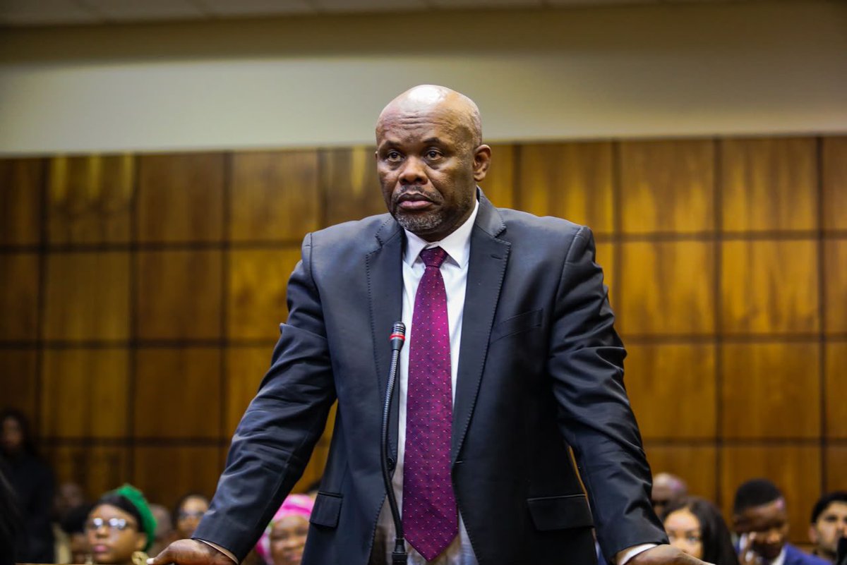 motso_modise's tweet photo. BREAKING: 

Shadrack Sibiya is no longer a cop! 

His lawyers tendered his resignation today but because he had an ongoing disciplinary case his departure is considered a dishonourable discharge! https://t.co/BO9nFHTTqC