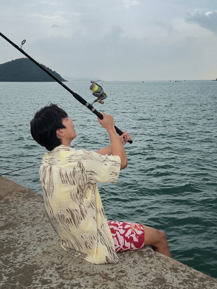 ohmpawatt's tweet photo. Fishing without fishing line 🐠 https://t.co/BbkQxfXs7V