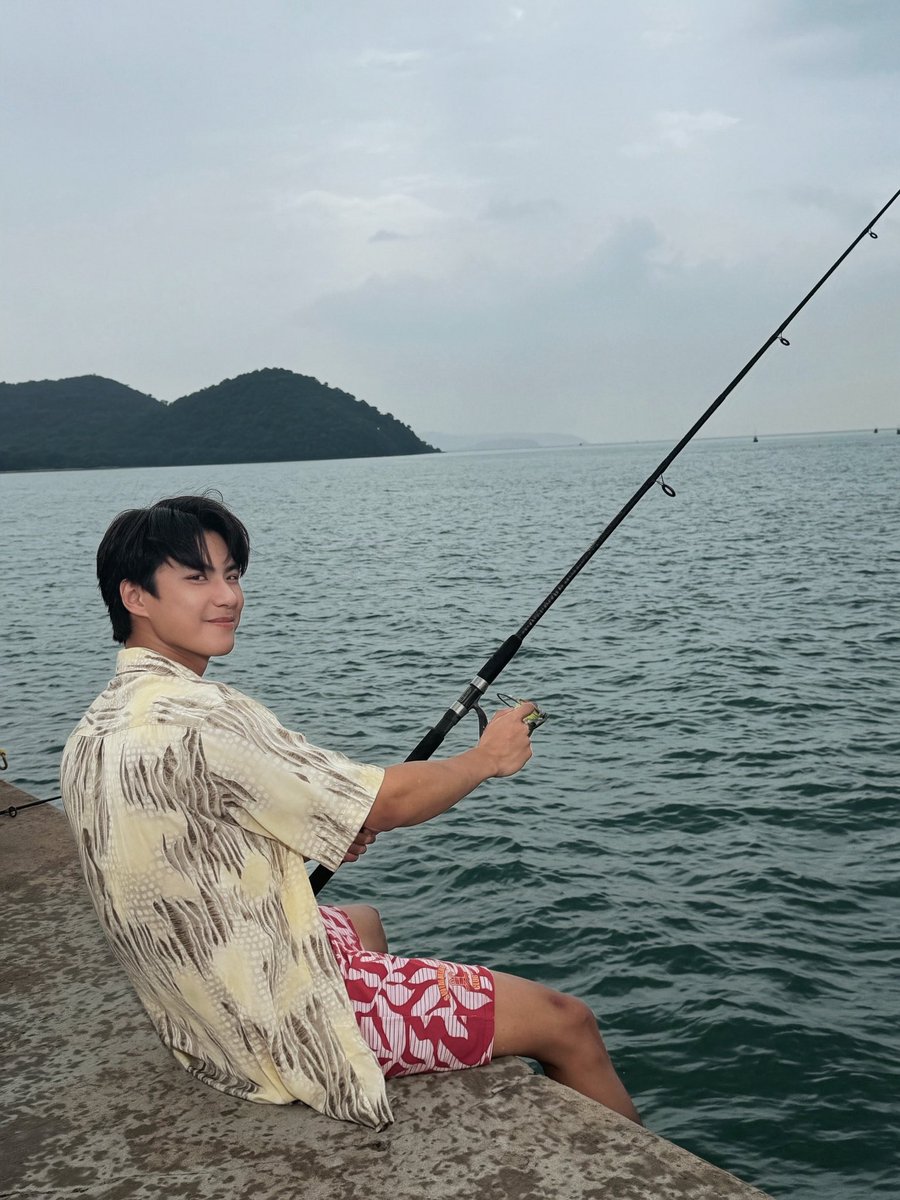 ohmpawatt's tweet photo. Fishing without fishing line 🐠 https://t.co/BbkQxfXs7V