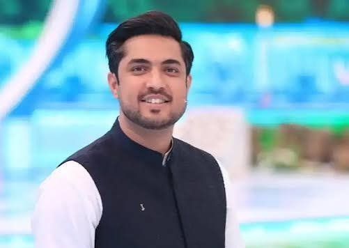 SenatorMushtaq's tweet photo. اقرار الحسن کی اغواء، جبری گمشدگی کی مذمت کرتا ہوں۔۔۔
یہ اغواء کار کون ہے؟؟؟کس قانون کے تحت دروازے توڑتے ہیں،چادر اور چاردیواری کا تقدس پامال کرتے ہیں۔۔۔موبائل فون، لیپ ٹاپ، ڈیجیٹل ویڈیو ریکارڈر،گھر کا سامان اور سی سی ٹی وی فوٹیج تک بھی لے جاتے ہیں ۔مخض اختلاف رائے رکھنے کی بنیاد پر اپنے محب وطن شخصیات کو ملک دشمنوں اور دہشتگردوں کی طرح ڈیل کرنا بدترین فاشزم ہے۔
کیا اس ملک میں اب مکمل طور پر جنگل قانون ہے؟؟ گورنر راج/ ایمرجنسی، سیاسی کارکنان کی گرفتاریاں/ قتل عام اس بات کی علامت ہے کہ یہ مسلط شدہ رجیم شدید خوفزدہ ہے۔