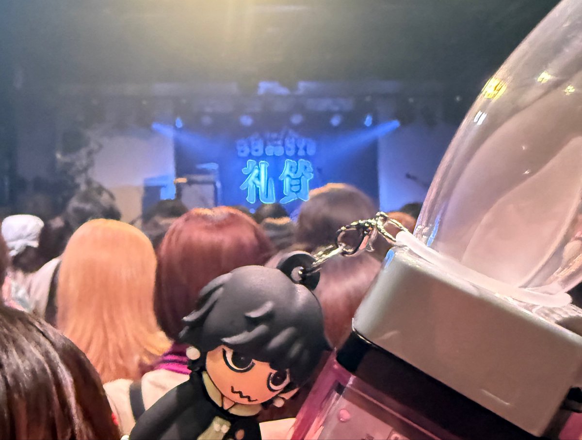 rrsmrft's tweet photo. 礼賛シークレットライブ楽しかったー！
オフ感がありつつも、皆お酒入ってるから異常な盛り上がりでした😁
セトリは一切覚えておりませんが懐かしいあの曲で締めてました‼️
箱小さいから演者が見えやすくてよかった
楽しい時間をありがとう礼賛‼️ https://t.co/nfhjyu1PY5