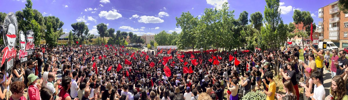 _caballesta_'s tweet photo. Que este sea el bloque comunista más “grande” que haya visto gran bretaña en décadas es triste la verdad. Pero también plasma que tan avanzado está el Movimiento Socialista en el Estado español, avanzamos con paso firme y mirada larga. Adelante el proceso socialista en Europa! https://t.co/zvZDHyoimc