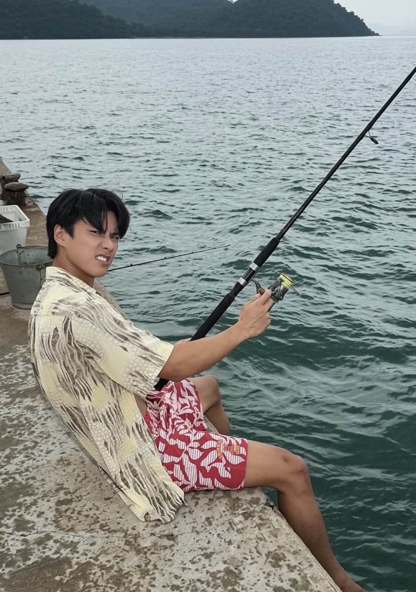 SurfNLoveHQ's tweet photo. Ohm has shared pictures of himself at the @SurfnLoveSeries filming location.
𓆉 𓆝 𓆟 𓆞 𓇼 𓆡 𓆙 𓆜 𓆛

“Fishing without fishing line 🐟”

#SurfNLove #ohmpawat #SurfNLoveSeries https://t.co/YDBFP4cGfU