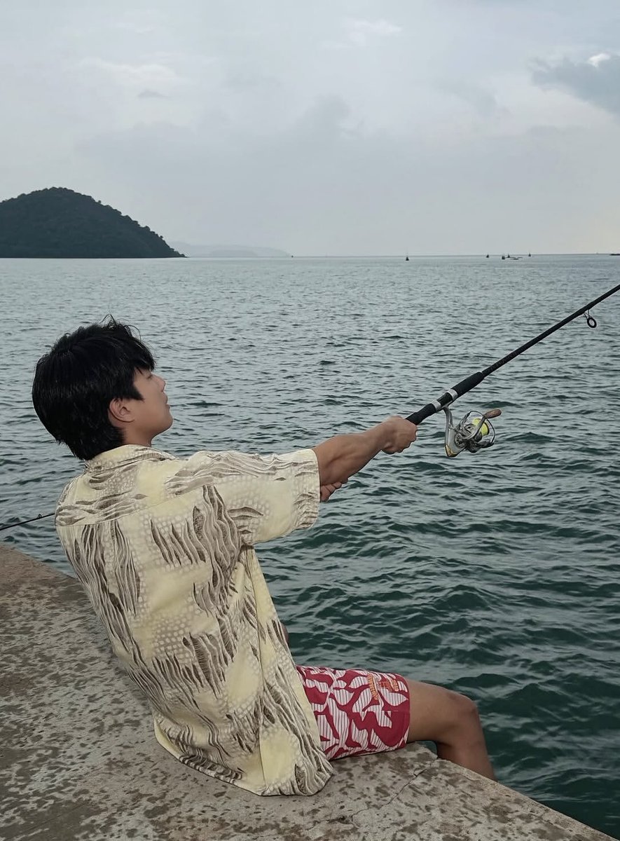 SurfNLoveHQ's tweet photo. Ohm has shared pictures of himself at the @SurfnLoveSeries filming location.
𓆉 𓆝 𓆟 𓆞 𓇼 𓆡 𓆙 𓆜 𓆛

“Fishing without fishing line 🐟”

#SurfNLove #ohmpawat #SurfNLoveSeries https://t.co/YDBFP4cGfU
