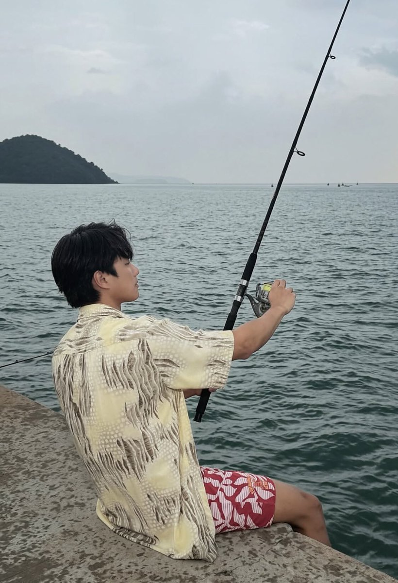 SurfNLoveHQ's tweet photo. Ohm has shared pictures of himself at the @SurfnLoveSeries filming location.
𓆉 𓆝 𓆟 𓆞 𓇼 𓆡 𓆙 𓆜 𓆛

“Fishing without fishing line 🐟”

#SurfNLove #ohmpawat #SurfNLoveSeries https://t.co/YDBFP4cGfU
