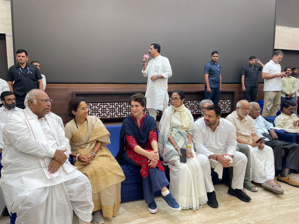 dt_next's tweet photo. INDIA bloc leaders, including Rahul Gandhi, Mamata Banerjee, Revanth Reddy, Supriya Sule & Tejashwi Yadav converged at the Constitution Club before their march to the Supreme Court.
#DTNext #IndiaBLOC #Delhi #RahulGandhi #Congress #SupremeCourt #SIR #Bus #Protest #GyaneshKumar https://t.co/7HwWavPKSV