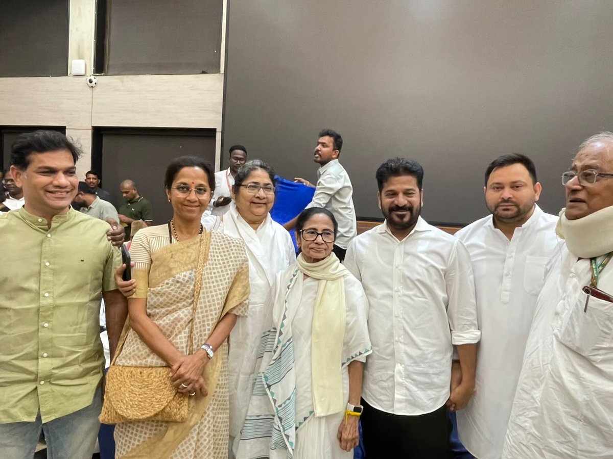 dt_next's tweet photo. INDIA bloc leaders, including Rahul Gandhi, Mamata Banerjee, Revanth Reddy, Supriya Sule & Tejashwi Yadav converged at the Constitution Club before their march to the Supreme Court.
#DTNext #IndiaBLOC #Delhi #RahulGandhi #Congress #SupremeCourt #SIR #Bus #Protest #GyaneshKumar https://t.co/7HwWavPKSV