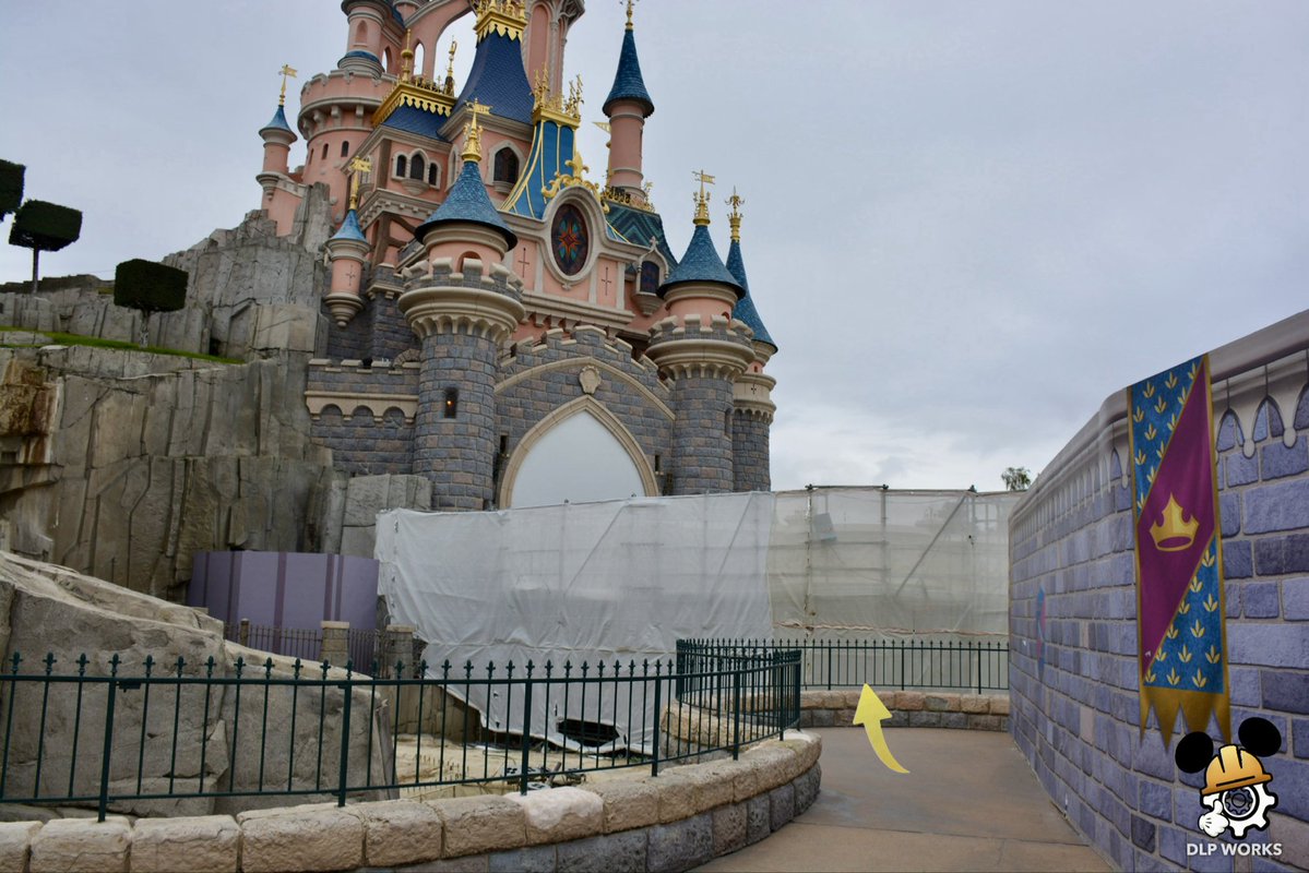 DLPWorks's tweet photo. [Live] ⚠️🚧 Themed tarps are being removed from the Castle Bridge!

➡️ Although the completion date officially announced by #DisneylandParis was September, the tarps surrounding the Castle Bridge are now being removed:
➖ The western section has already been uncovered, revealing part of the refurbished bridge!
➡️ On the bridge itself, the drawbridge chains & light fixtures still need to be reinstalled.
➡️ The project should be completed very soon, with the remaining tarps expected to be removed progressively. 
➖ Reopening is expected in the coming weeks!