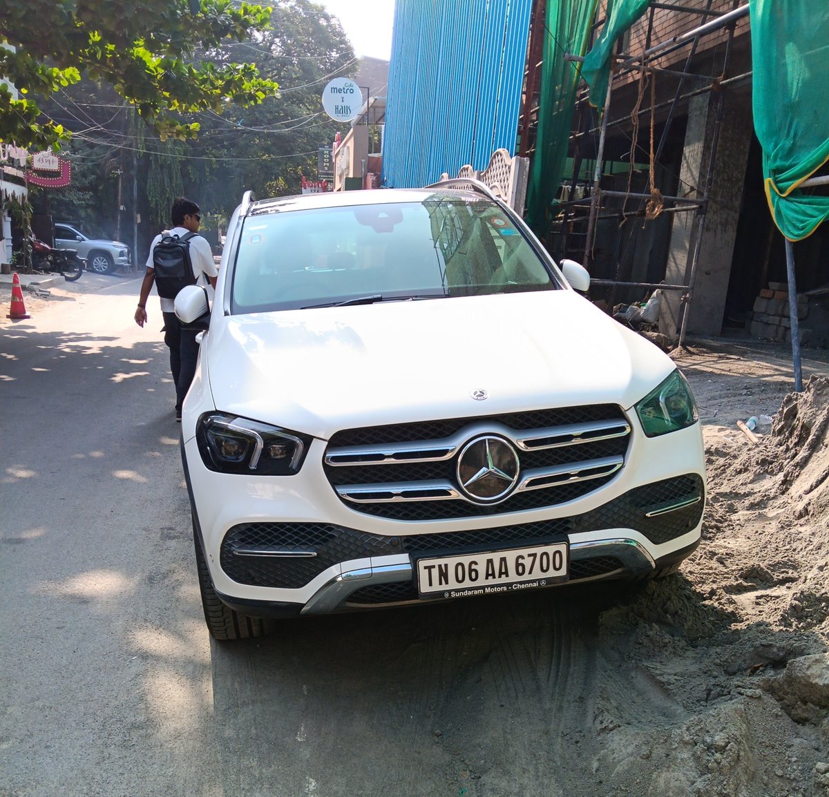 sathya201011's tweet photo. Wallace garden 2rd street obstruction and no parking take action sir 
@ChennaiTraffic https://t.co/0XcC4XaZOx