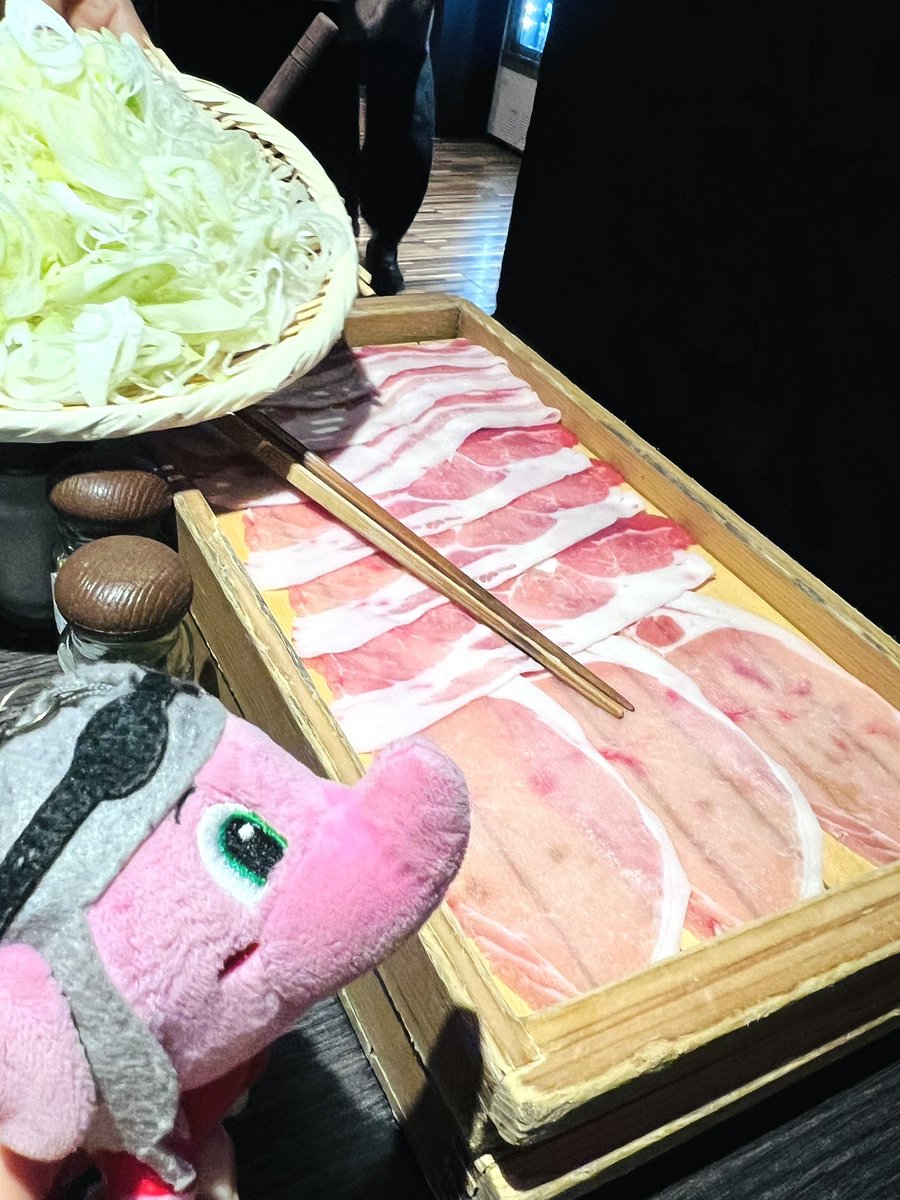 gojets_'s tweet photo. とがぴが行ってたしゃぶしゃぶも食べたよ！🥩ここぞというタイミングでぜったいスリー決めてくる頼もしいたこちゃんだよ🥹 https://t.co/yEMIm1YrW9