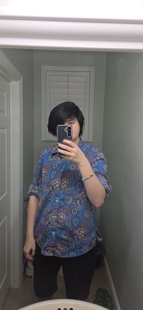 hauntedhousez's tweet photo. fit to tell people to take off their hats for 6 hours https://t.co/a2mqLyX2tY