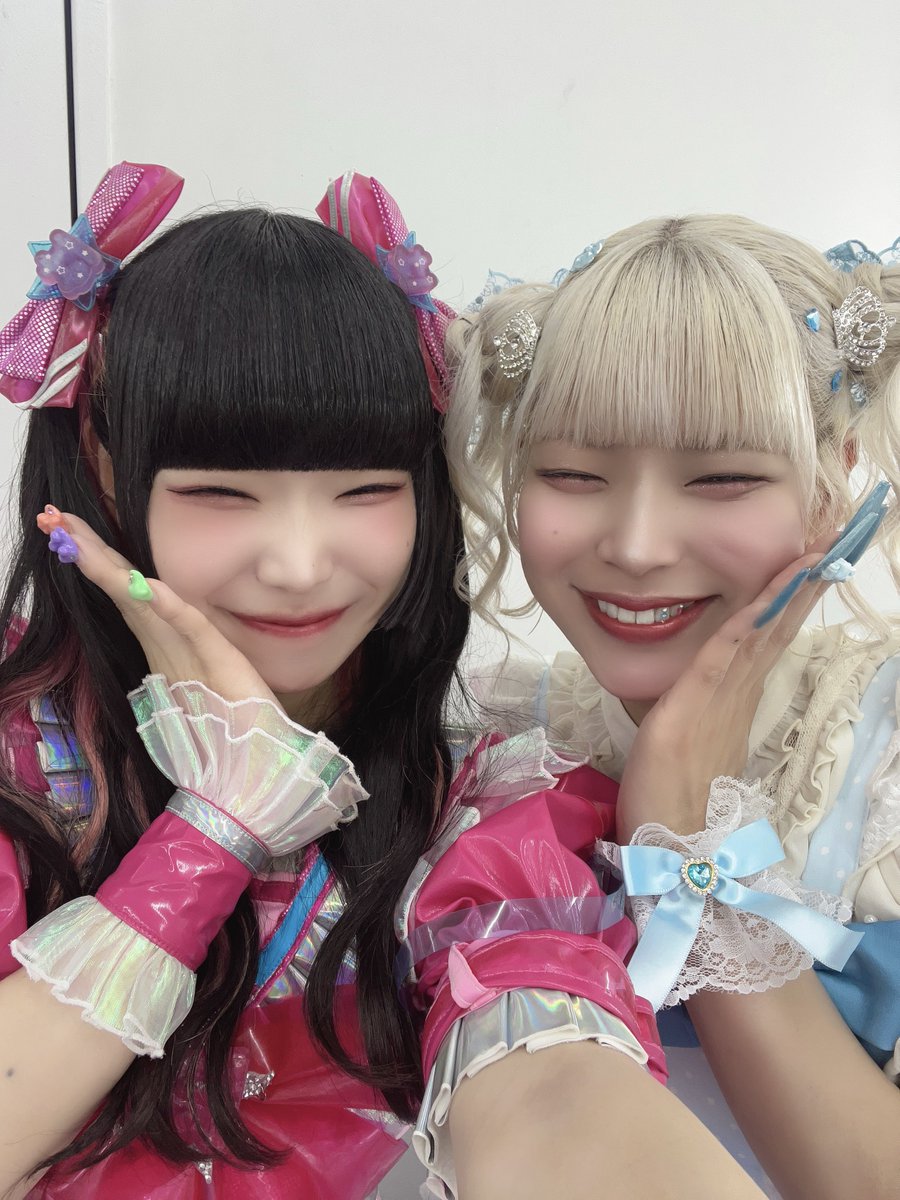 Paltin_naruto's tweet photo. おたんじょうびおめでとお꒰ˆo̴̶̷ ⩊ o̴̶̷ˆ꒱🩵*.+ﾟ
大切な日にいっしょにすてーじに立つことができてしあわせでした♡ありがとう♡
つぎのおで〜ともたのしみ🎵💘らぶっ https://t.co/4ZR8LVQgF5